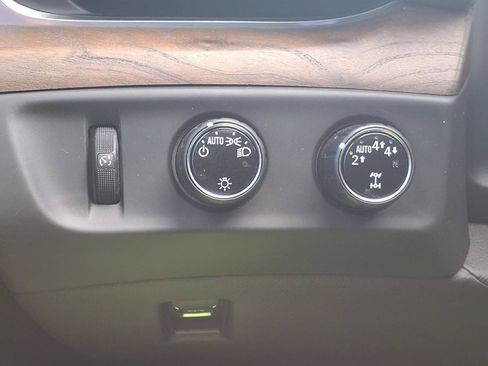 Used 2020 Cadillac Escalade Premium Luxury AWD/4WD image 19