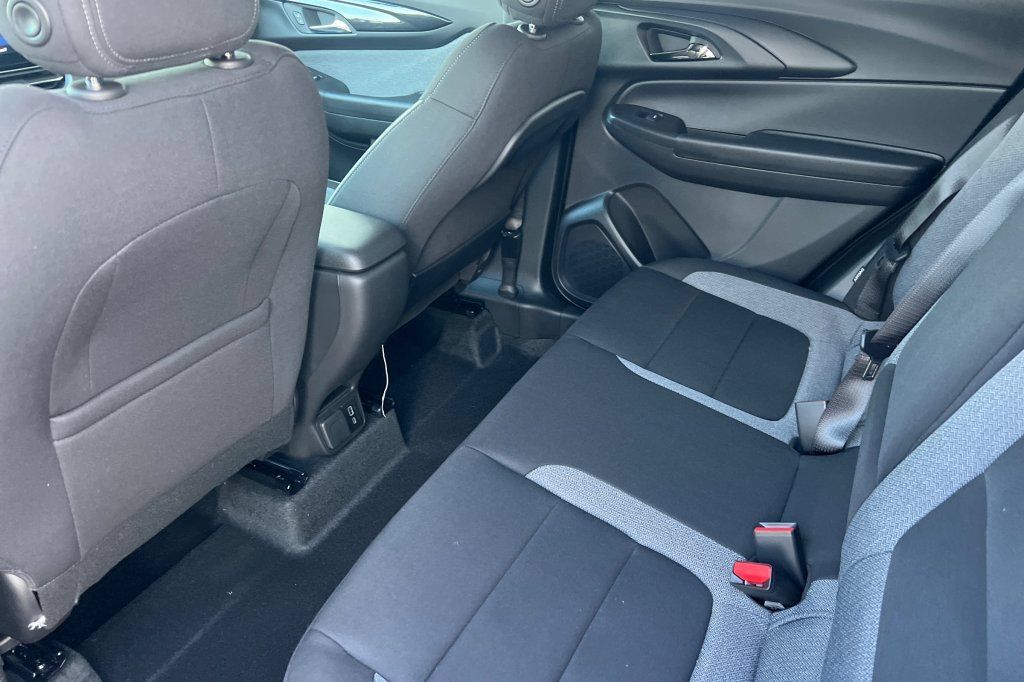 New 2026 Chevrolet TrailBlazer LT w/ Convenience Package FWD image 9