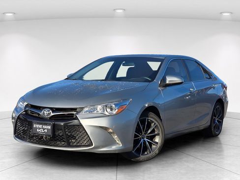 Used 2015 Toyota Camry XSE w/ Moonroof Package FWD image 2