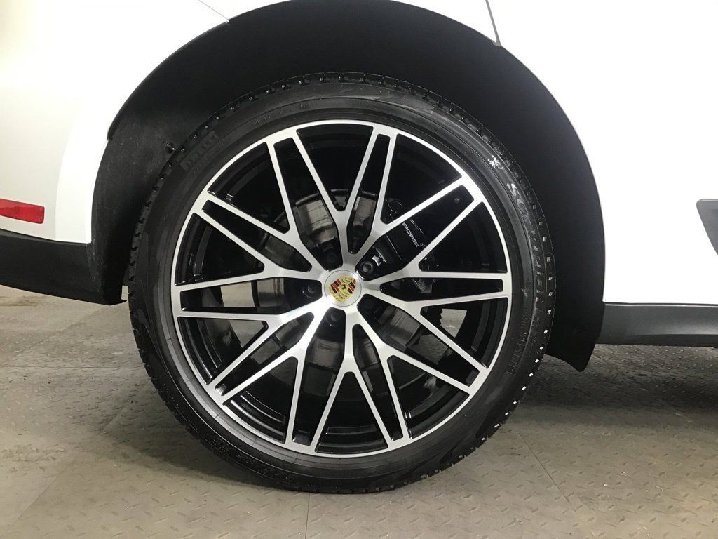 Certified 2026 Porsche Macan AWD/4WD image 13