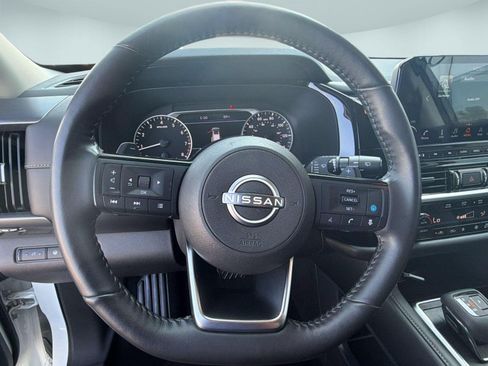 Used 2024 Nissan Pathfinder SL AWD/4WD image 11