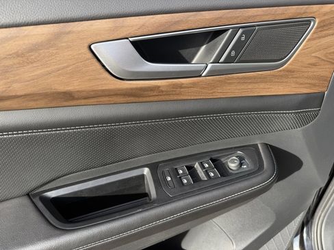 Used 2024 Volkswagen Atlas SE image 18