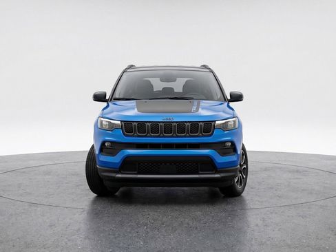 Used 2025 Jeep Compass Trailhawk AWD/4WD image 2