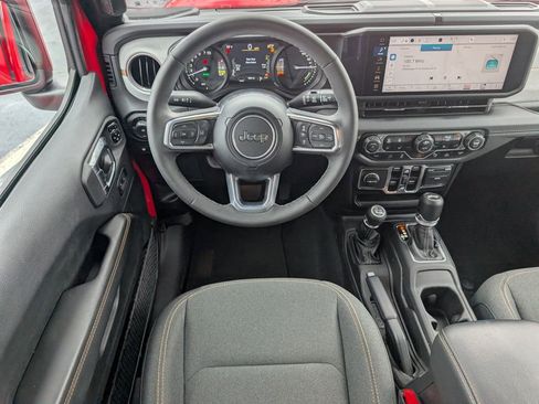 Used 2025 Jeep Wrangler Unlimited Sahara w/ Safety Group AWD/4WD image 11