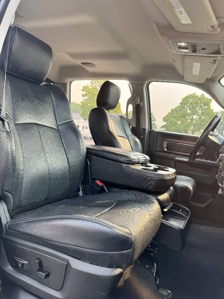 Used 2018 RAM 1500 Laramie AWD/4WD image 5