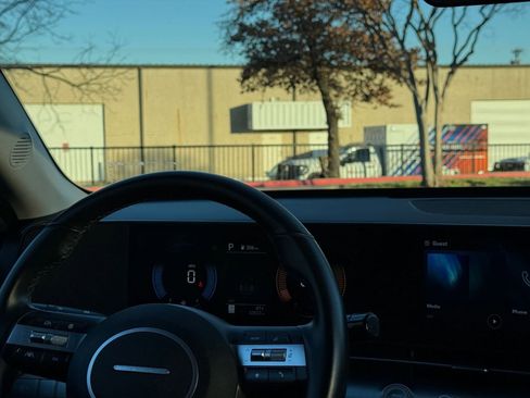 Used 2025 Hyundai Kona SEL image 34