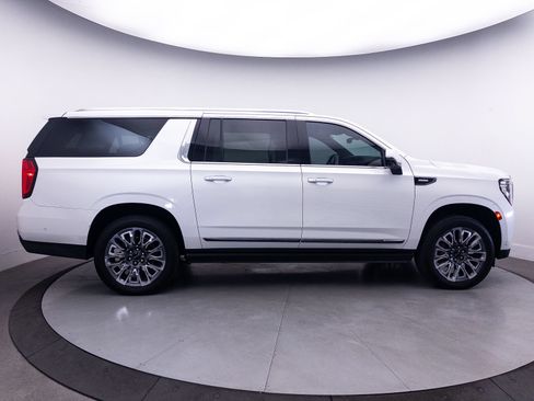 Used 2023 GMC Yukon XL Denali Ultimate AWD/4WD image 55