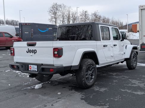 New 2025 Jeep Gladiator Sport image 5