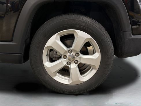 Used 2018 Jeep Compass Latitude FWD image 27