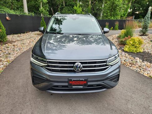 Certified 2024 Volkswagen Tiguan SE image 8