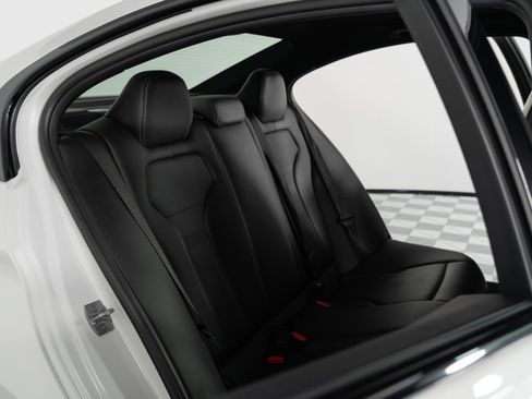 Used 2018 BMW M3 RWD image 11