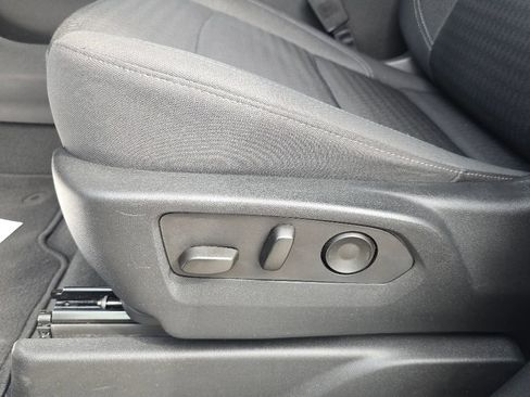 Used 2023 GMC Yukon XL SLE image 11