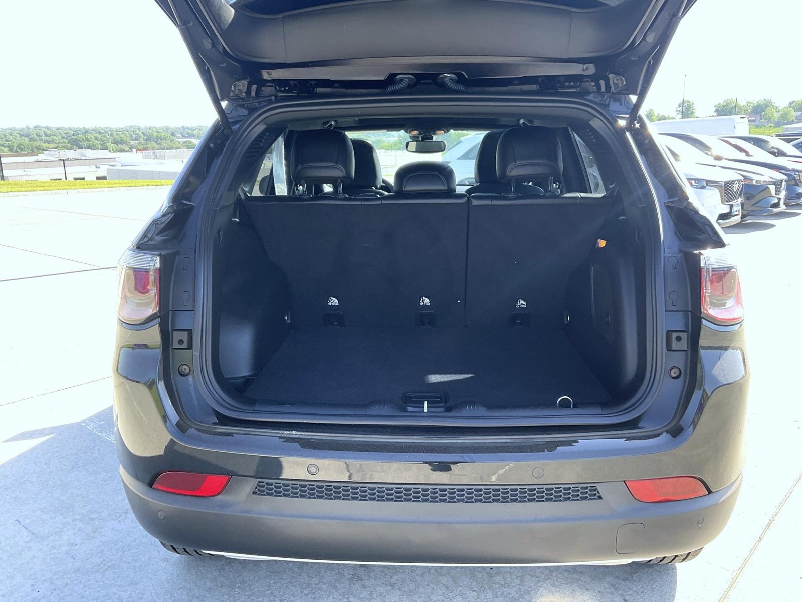 Used 2023 Jeep Compass Limited w/ Sun and Sound Group AWD/4WD image 9