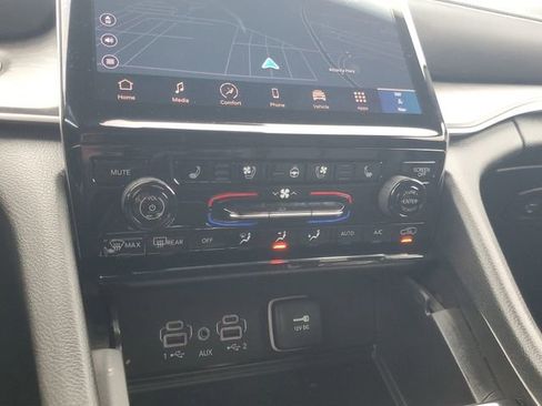 Certified 2025 Jeep Grand Cherokee L Limited w/ Luxury Tech Group II image 27