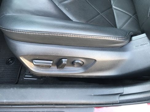 Used 2019 Toyota Camry XLE image 10