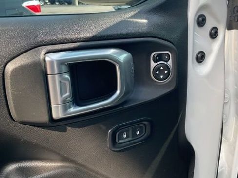 Certified 2025 Jeep Wrangler Unlimited Rubicon image 12