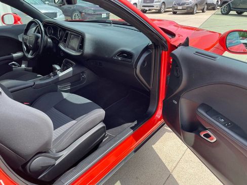Used 2019 Dodge Challenger GT w/ Driver Convenience Group image 11
