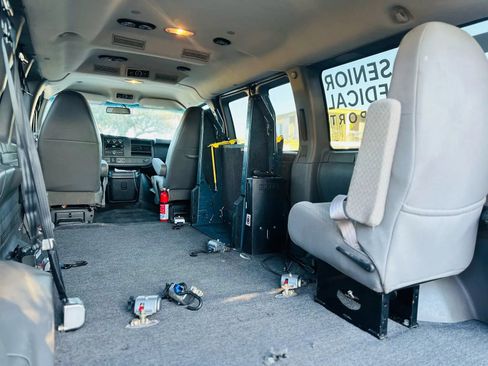 Used 2014 Chevrolet Express 2500 LT w/ LT Preferred Equipment Group RWD image 9