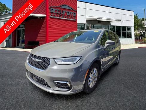 Used 2022 Chrysler Pacifica Touring-L FWD image 1