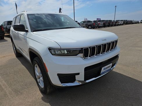 New 2025 Jeep Grand Cherokee L Laredo image 10