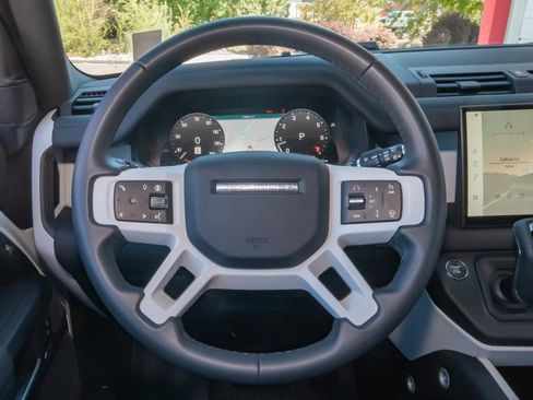 Used 2025 Land Rover Defender 90 S image 13