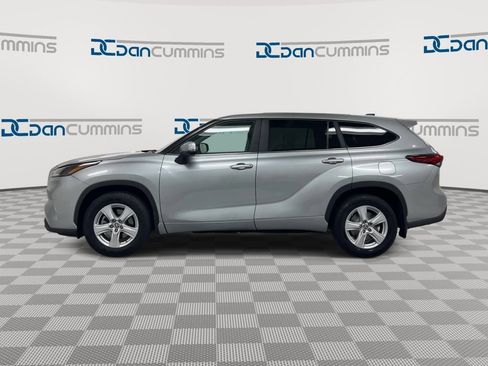 Used 2023 Toyota Highlander LE image 5