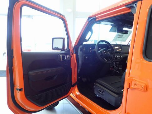 New 2025 Jeep Wrangler Unlimited Rubicon 392 image 17