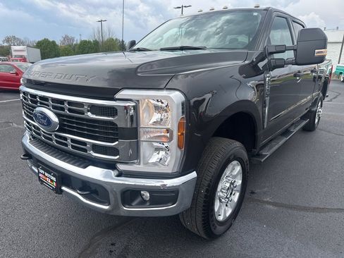 Used 2024 Ford F250 XLT image 3