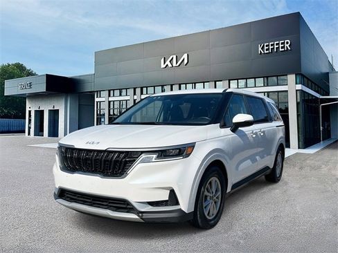 Certified 2024 Kia Carnival LX image 4