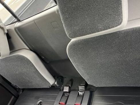 Used 2019 Toyota Tacoma SR5 AWD/4WD image 4