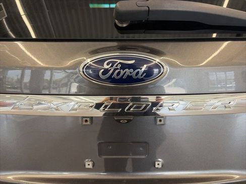 Used 2015 Ford Explorer XLT w/ Equipment Group 202B FWD image 7