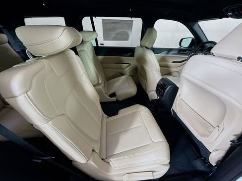 New 2025 Jeep Grand Cherokee L Limited w/ Luxury Tech Group II AWD/4WD image 28
