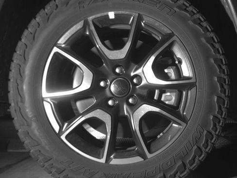 Used 2025 Jeep Compass Trailhawk AWD/4WD image 13