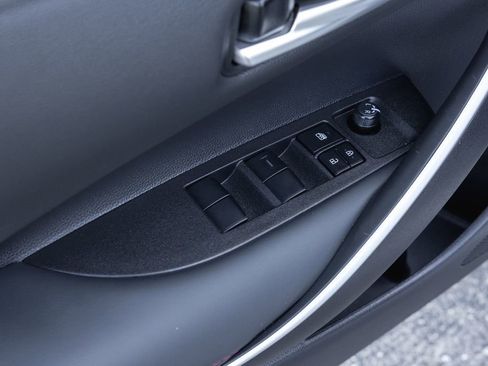 Certified 2025 Toyota Corolla SE image 9