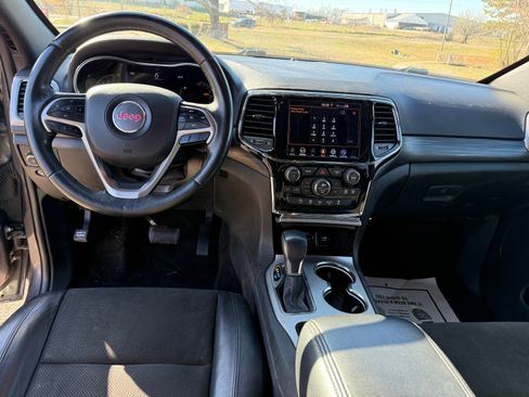 Used 2019 Jeep Grand Cherokee Altitude image 12