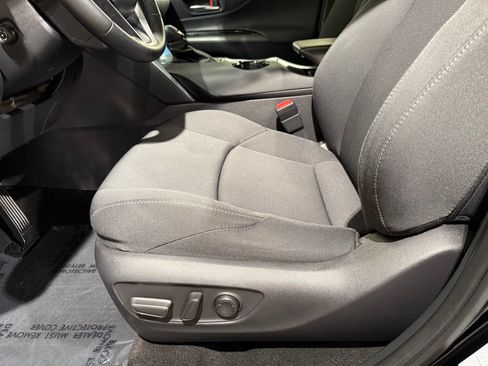 Certified 2021 Toyota Venza LE AWD/4WD image 14