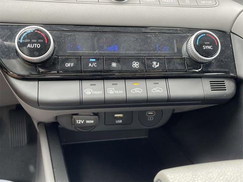 Used 2024 Hyundai Elantra SEL image 19