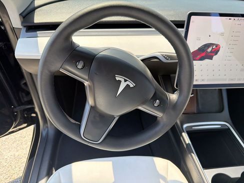 Used 2021 Tesla Model Y Long Range AWD/4WD image 11