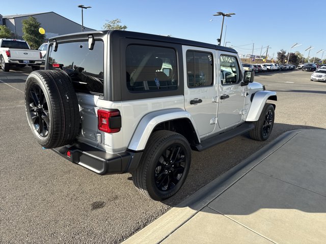 Used 2023 Jeep Wrangler Unlimited Sahara AWD/4WD image 4