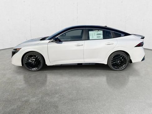 New 2026 Nissan Sentra SR w/ SR Premium Package FWD image 7