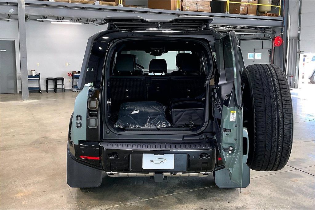 New 2026 Land Rover Defender 110 Trophy Edition AWD/4WD image 4