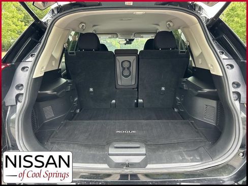 Used 2019 Nissan Rogue SV w/ Premium Package FWD image 13