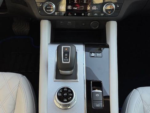 New 2025 Mitsubishi Outlander SEL image 19