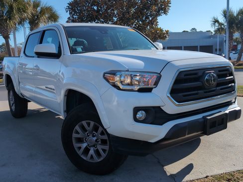Used 2018 Toyota Tacoma SR5 image 2