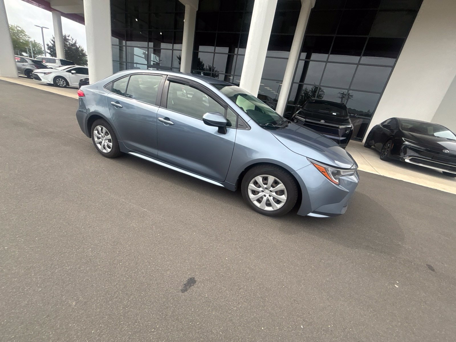 Used 2020 Toyota Corolla LE FWD image 15