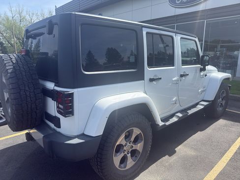Used 2016 Jeep Wrangler Unlimited Sahara w/ Connectivity Group AWD/4WD image 5