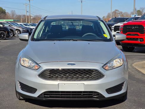 Used 2018 Ford Focus SE image 3