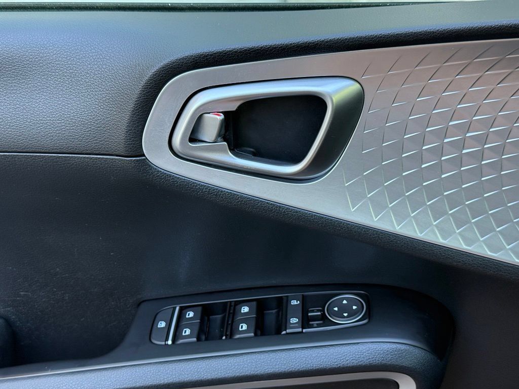 Used 2022 Kia Soul LX w/ Technology Package FWD image 21