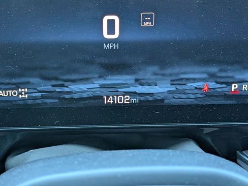 Used 2025 Chevrolet Tahoe Z71 w/ Comfort Package image 17