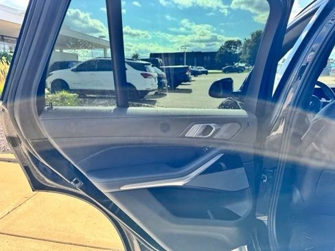 Used 2024 BMW X5 xDrive40i w/ M Sport Package AWD/4WD image 9